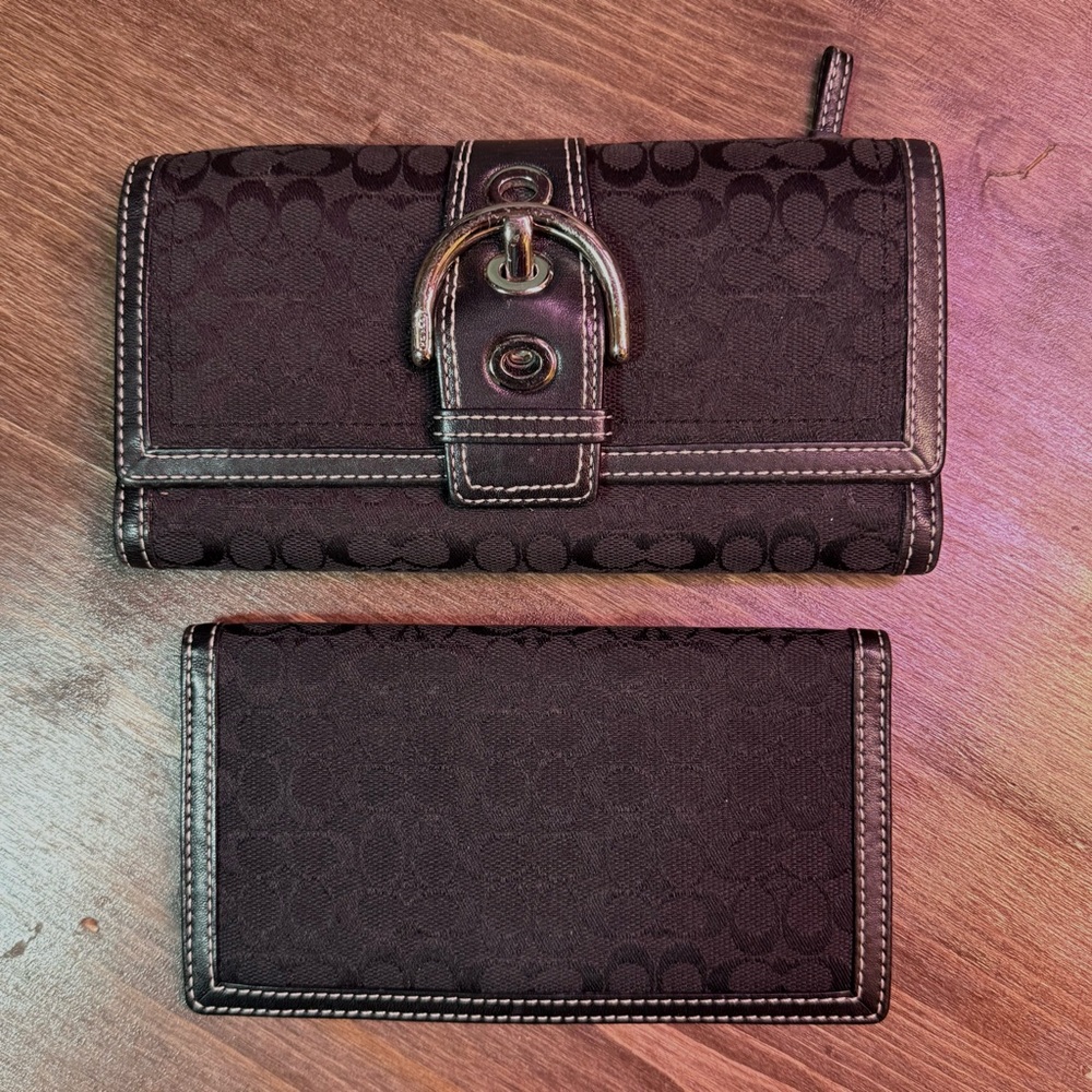 Coach Black Signature Buckle Wallet – Classic & Chic